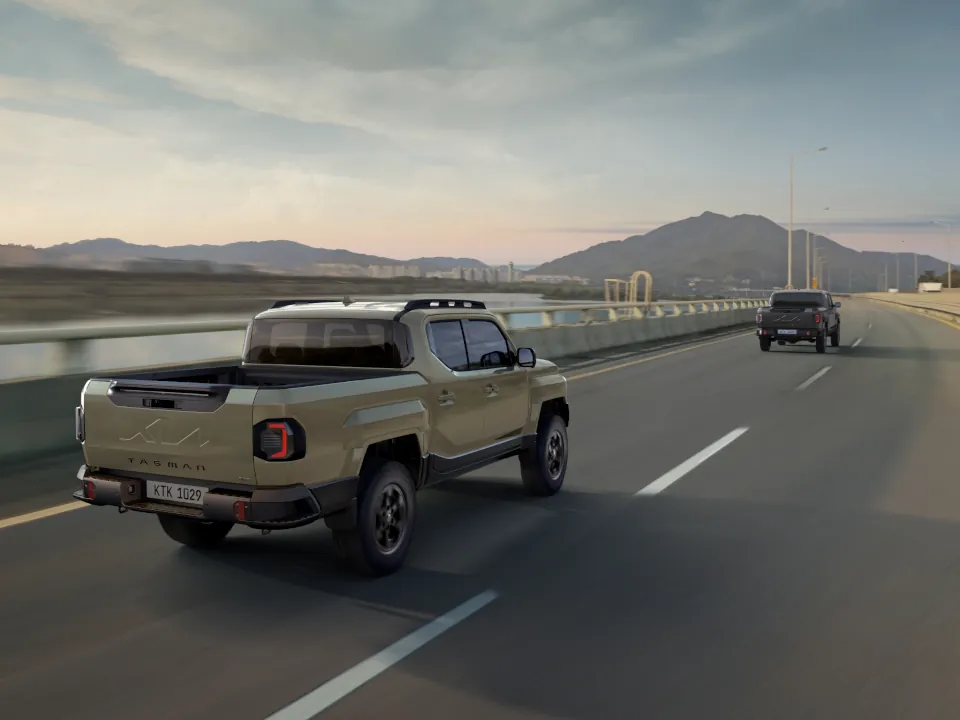 Highway Driving Assist 2 with Lane Change Assist*†