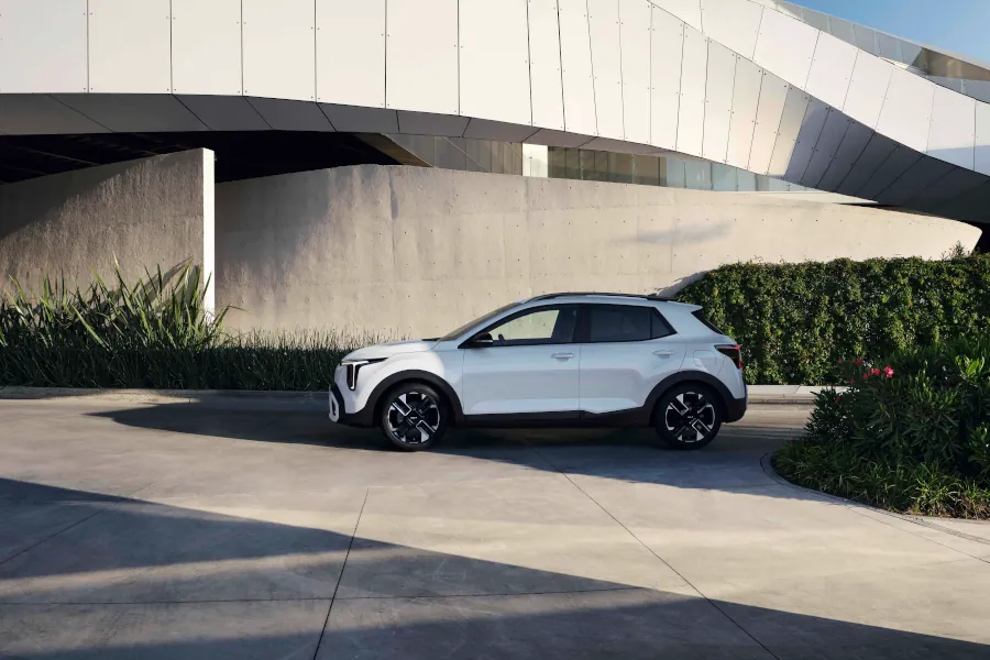 Kia Stonic side view